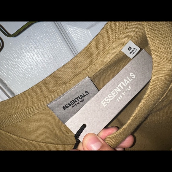 Essentials shirt - Picture 2 of 3